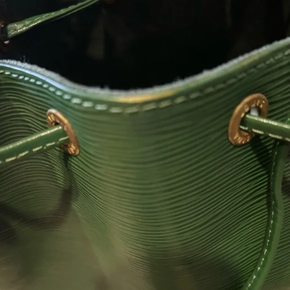 Louis Vuitton Forest Green Leather Shoulder Bag - Picture 6 of 9